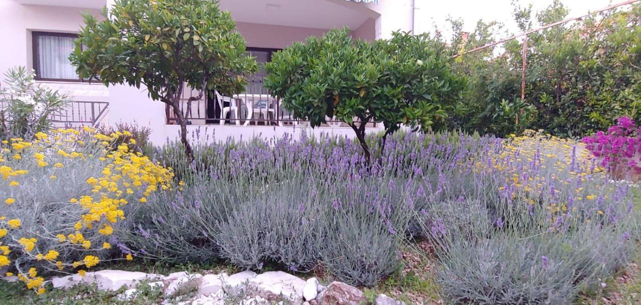 Holiday Home Ruzmarin Trogir Eksteriør billede