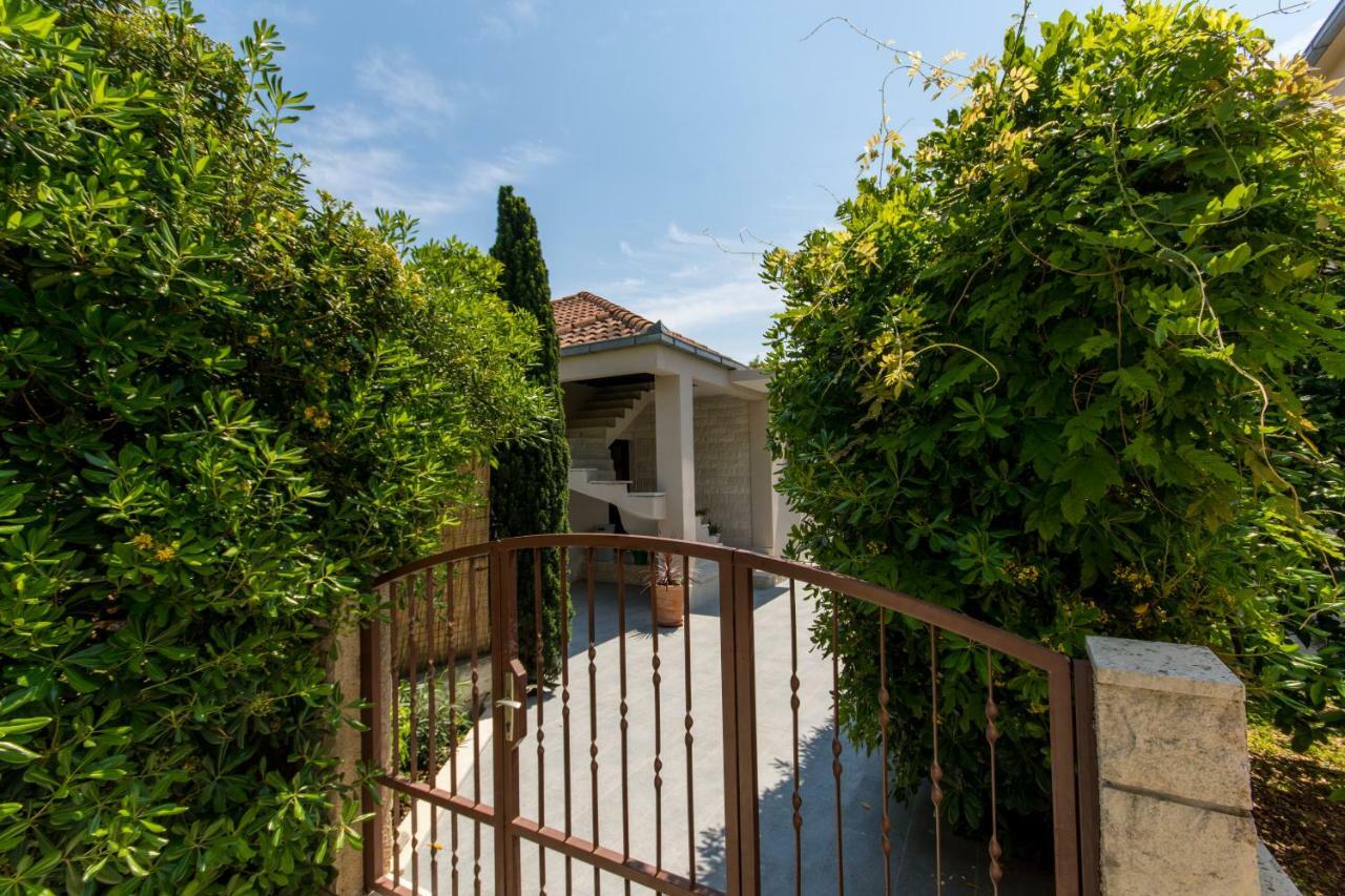 Holiday Home Ruzmarin Trogir Eksteriør billede
