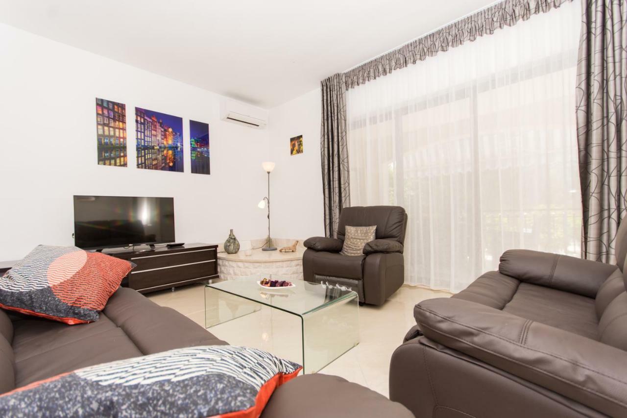 Holiday Home Ruzmarin Trogir Eksteriør billede