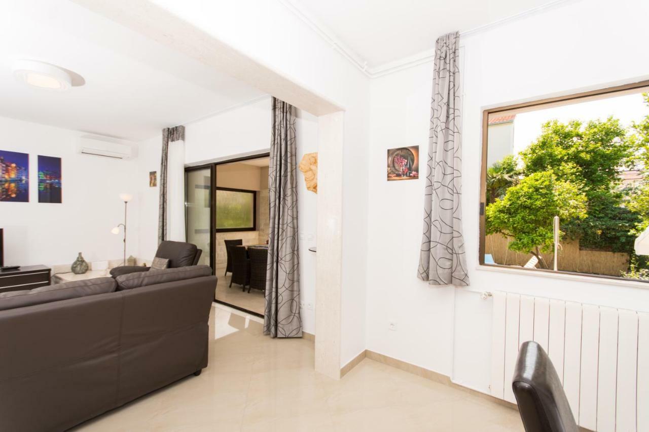 Holiday Home Ruzmarin Trogir Eksteriør billede