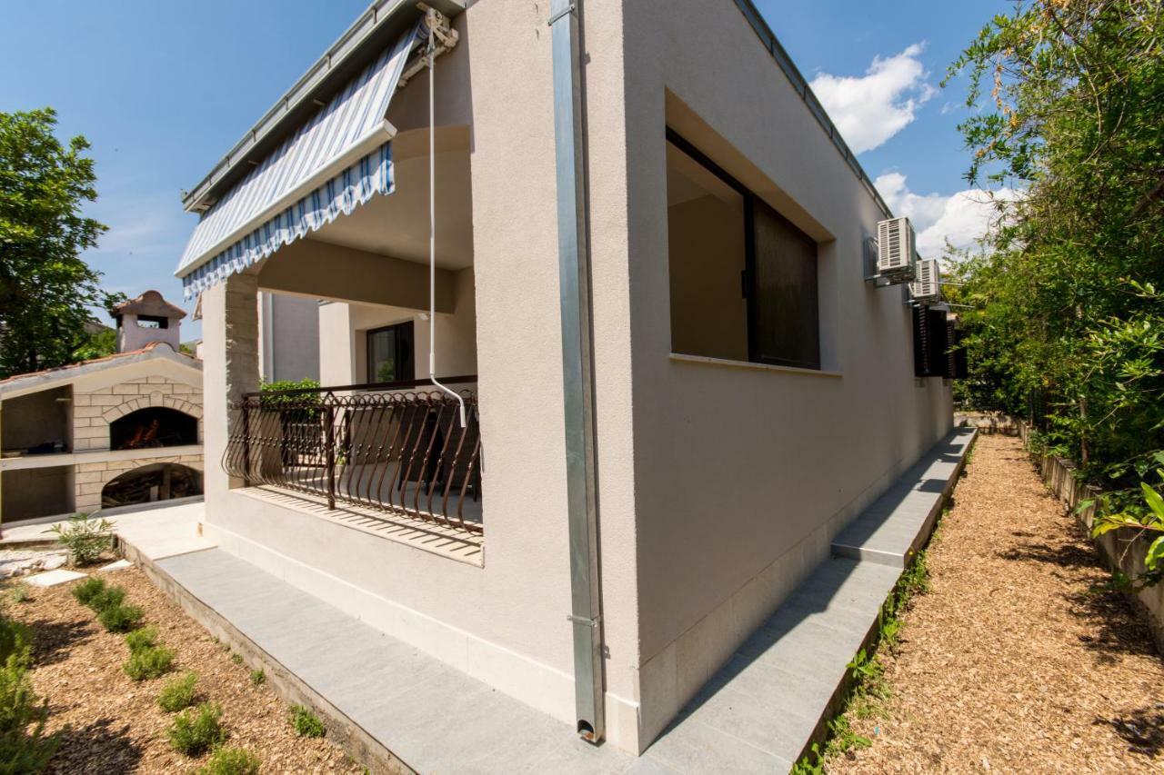 Holiday Home Ruzmarin Trogir Eksteriør billede